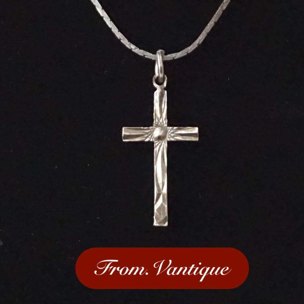 ➕ VINTAGE Silver Engraved Cross with Necklace 📿